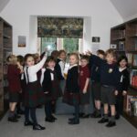 School children are learning about wallpaper art