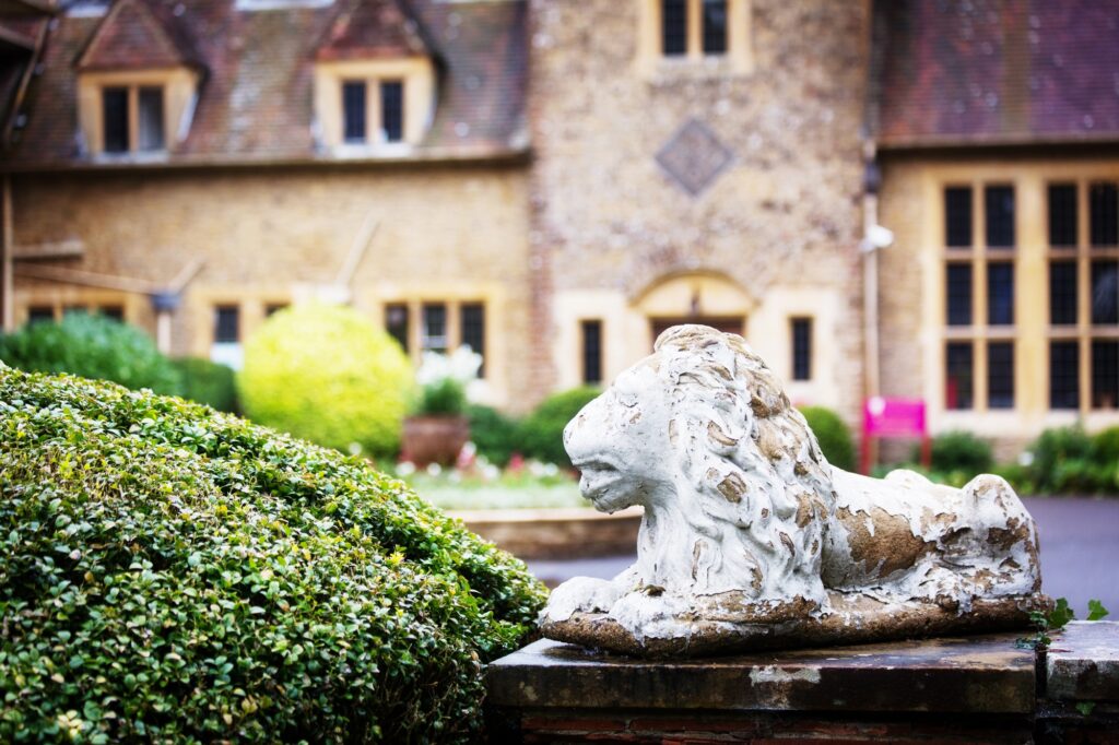 statue of a lion