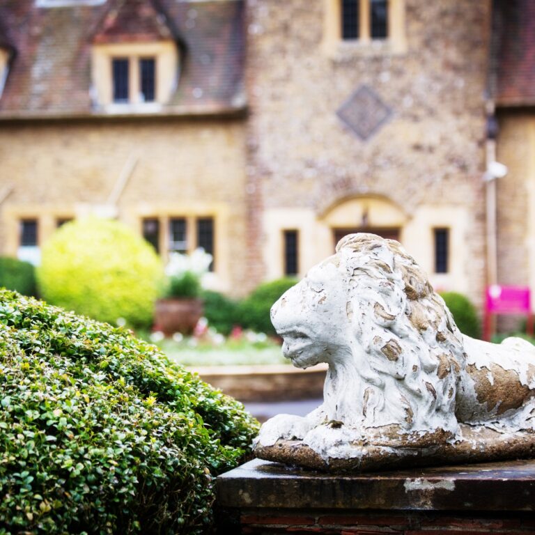 statue of a lion